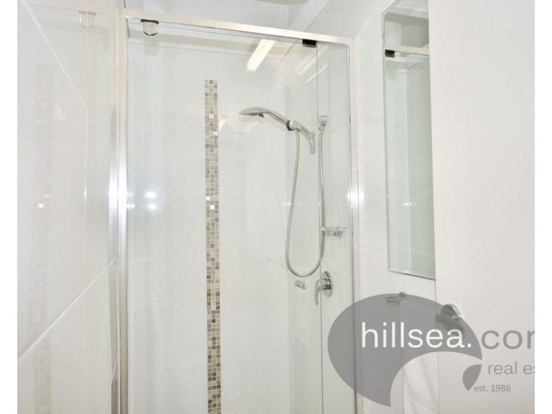 2/9 Proud Street, Labrador QLD 4215