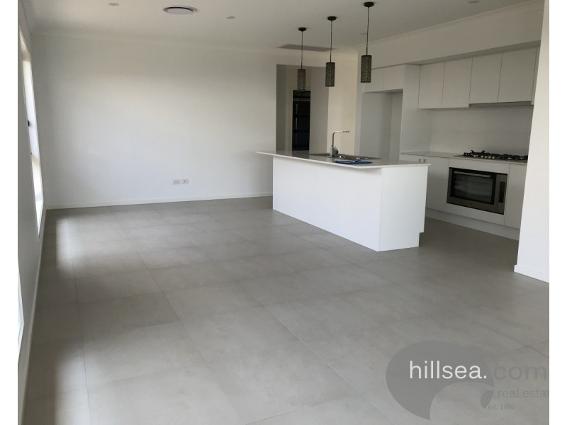 14 Greenview Circuit, Arundel QLD 4214