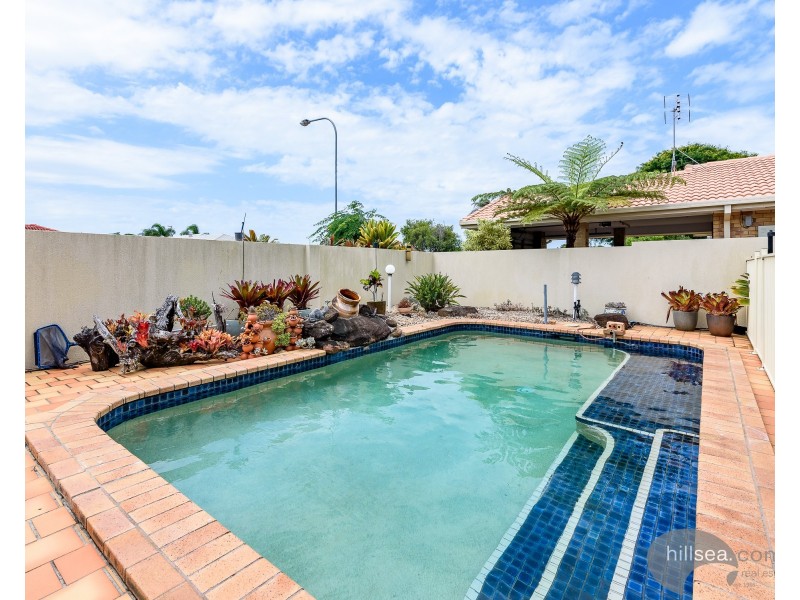 8 Lakefield Crescent, Paradise Point QLD 4216