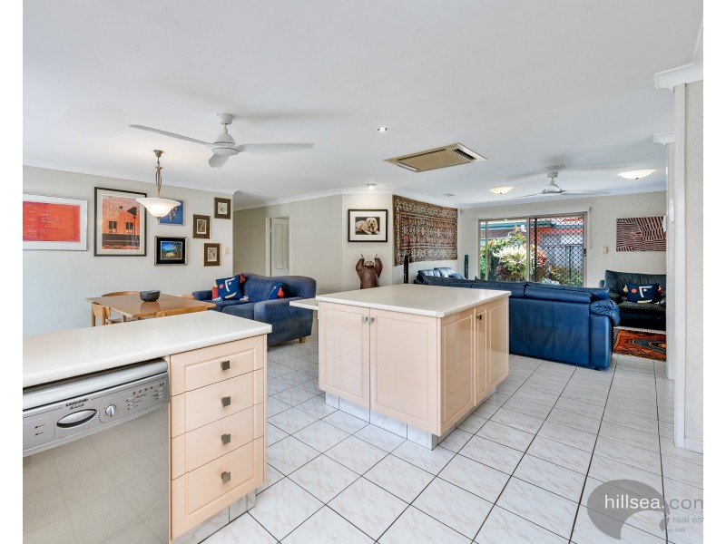 8 Lakefield Crescent, Paradise Point QLD 4216