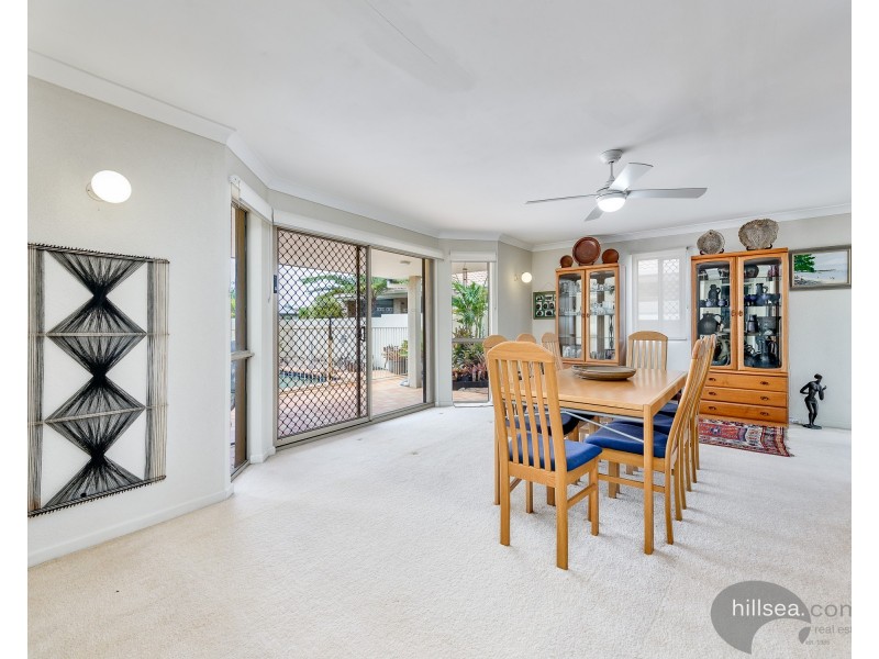 8 Lakefield Crescent, Paradise Point QLD 4216