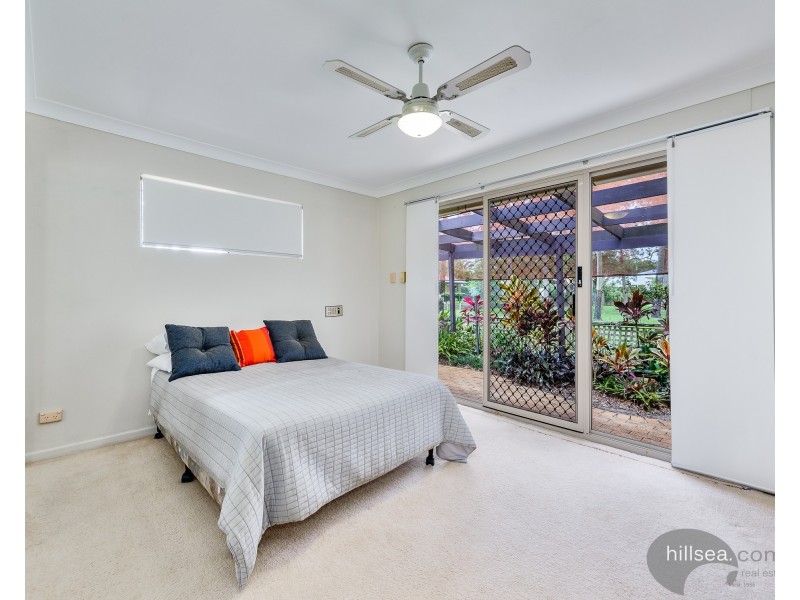 8 Lakefield Crescent, Paradise Point QLD 4216