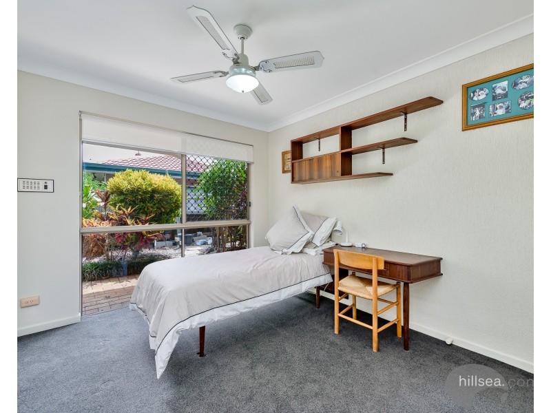 8 Lakefield Crescent, Paradise Point QLD 4216
