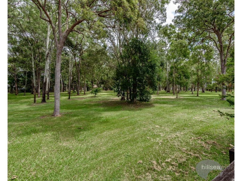 8 Lakefield Crescent, Paradise Point QLD 4216