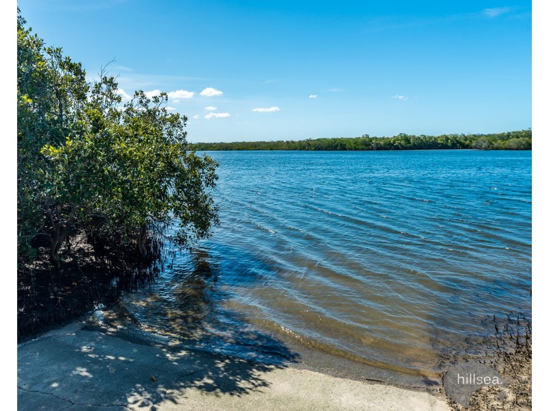 8 Lakefield Crescent, Paradise Point QLD 4216