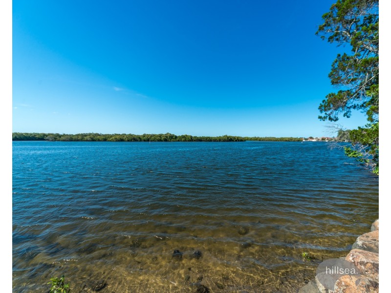 8 Lakefield Crescent, Paradise Point QLD 4216