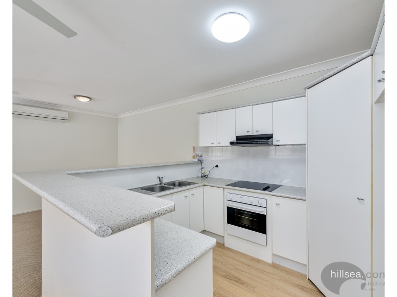 2/215 Bayview Street, Runaway Bay QLD 4216