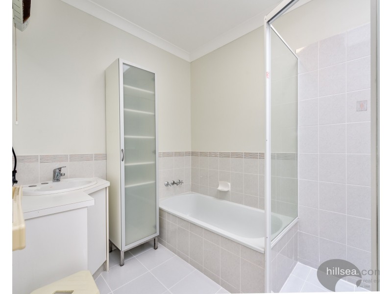 2/215 Bayview Street, Runaway Bay QLD 4216
