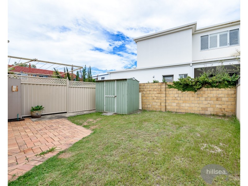 2/215 Bayview Street, Runaway Bay QLD 4216