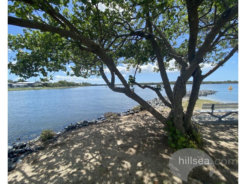 61 Crescent Avenue, Hope Island QLD 4212