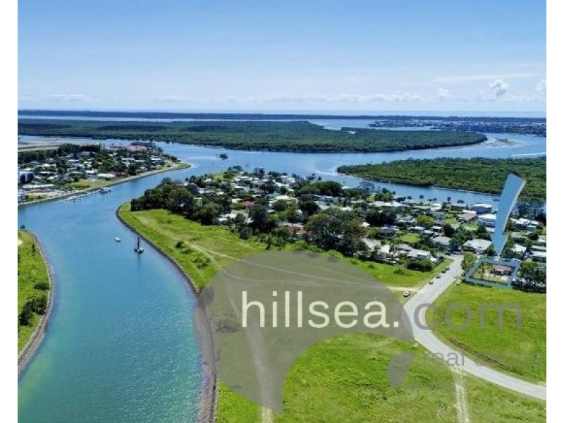 61 Crescent Avenue, Hope Island QLD 4212