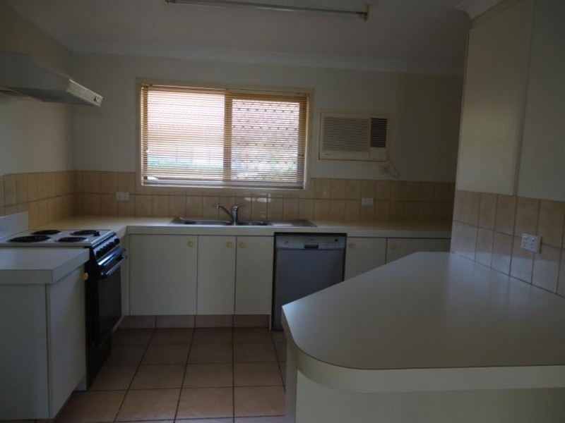 2/5 Webb Street, Labrador QLD 4215