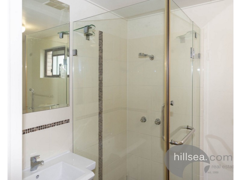 4/3 Ahern Street, Labrador QLD 4215