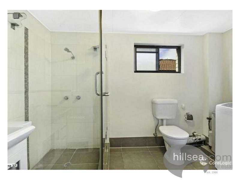 4/3 Ahern Street, Labrador QLD 4215