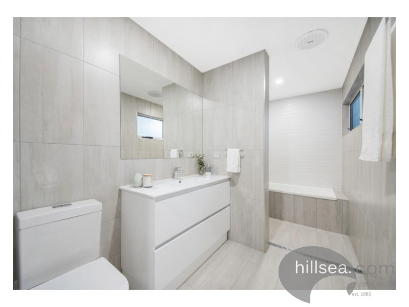 1/19 Killowill Avenue, Paradise Point QLD 4216