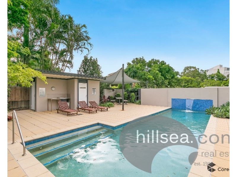 26/12-18 Bayview Street, Runaway Bay QLD 4216