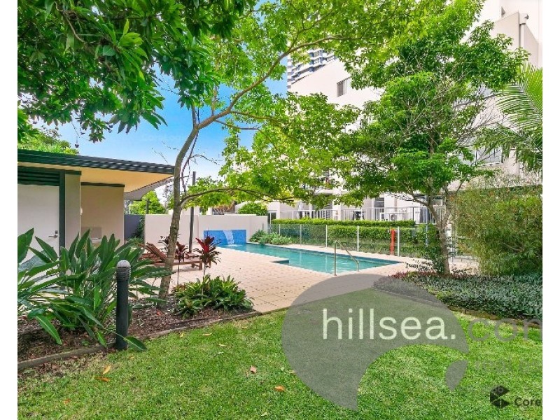 26/12-18 Bayview Street, Runaway Bay QLD 4216