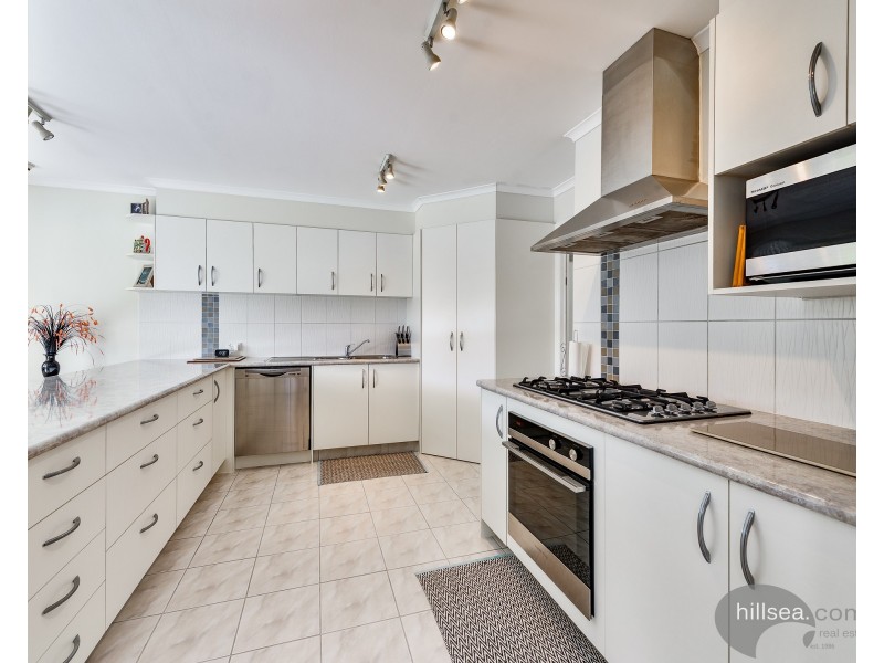1/4 Warrie Close, Paradise Point QLD 4216