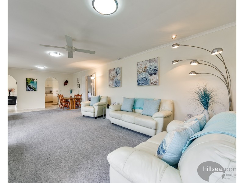 1/4 Warrie Close, Paradise Point QLD 4216