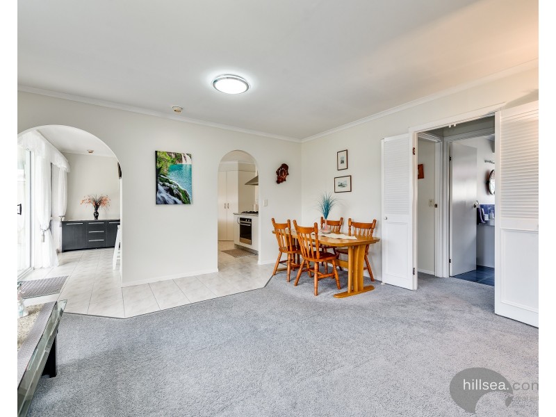 1/4 Warrie Close, Paradise Point QLD 4216