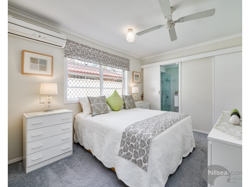 1/4 Warrie Close, Paradise Point QLD 4216