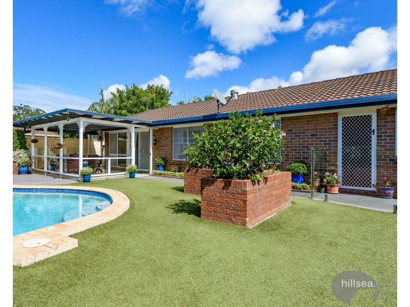 1/4 Warrie Close, Paradise Point QLD 4216