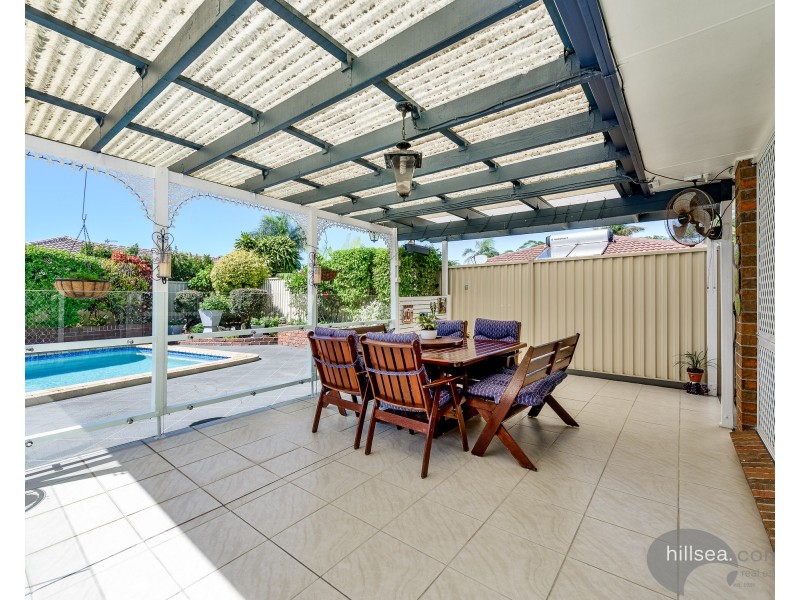 1/4 Warrie Close, Paradise Point QLD 4216