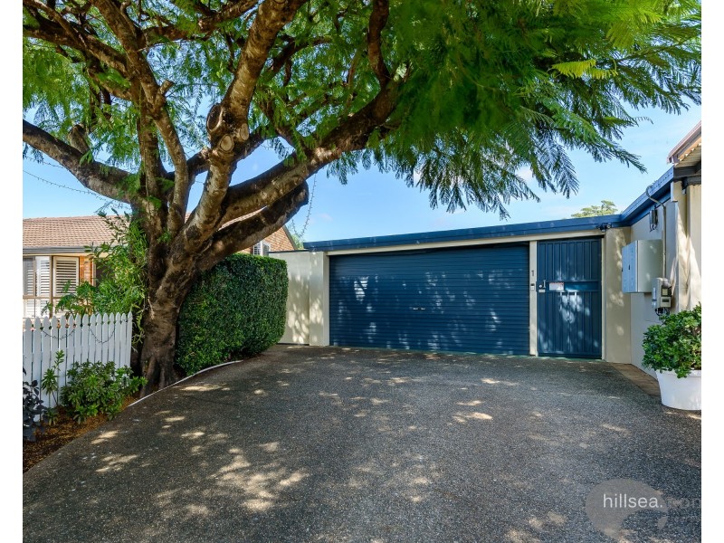 1/4 Warrie Close, Paradise Point QLD 4216
