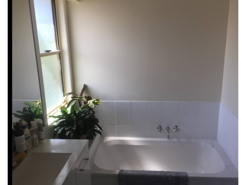 10/62-64 Brown Street, Labrador QLD 4215