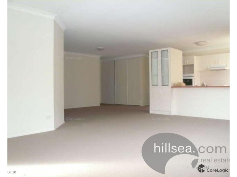 2/11 Jacqueline Avenue, Labrador QLD 4215