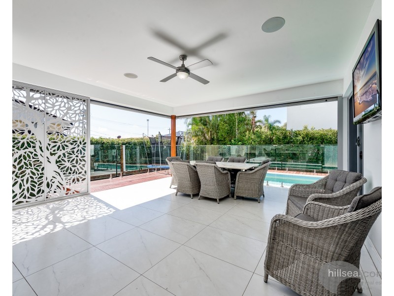 13 Plover Avenue, Paradise Point QLD 4216