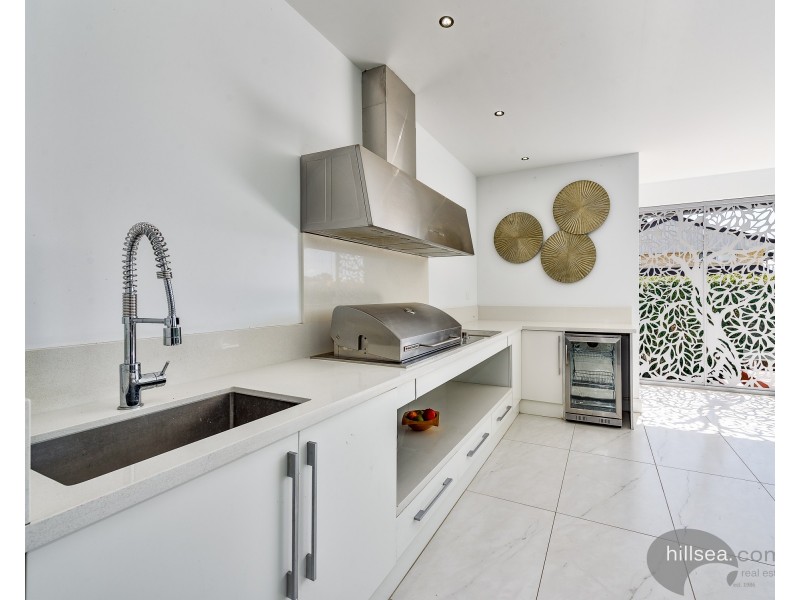 13 Plover Avenue, Paradise Point QLD 4216
