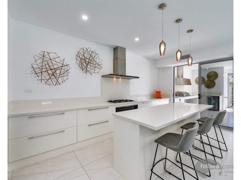 13 Plover Avenue, Paradise Point QLD 4216