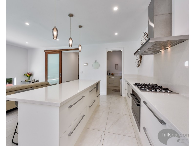 13 Plover Avenue, Paradise Point QLD 4216