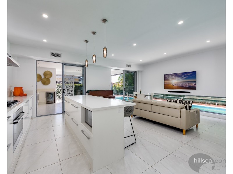 13 Plover Avenue, Paradise Point QLD 4216