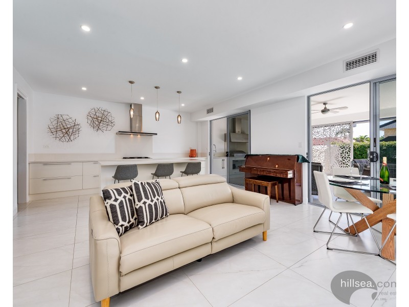 13 Plover Avenue, Paradise Point QLD 4216