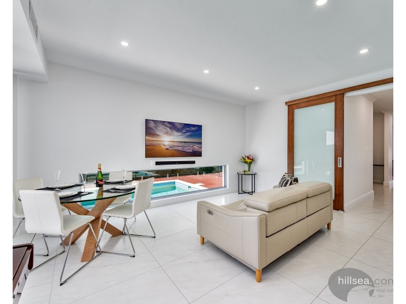 13 Plover Avenue, Paradise Point QLD 4216
