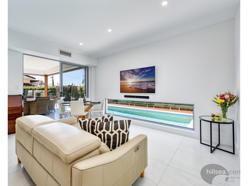 13 Plover Avenue, Paradise Point QLD 4216