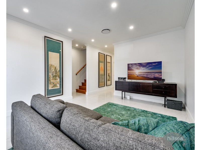 13 Plover Avenue, Paradise Point QLD 4216