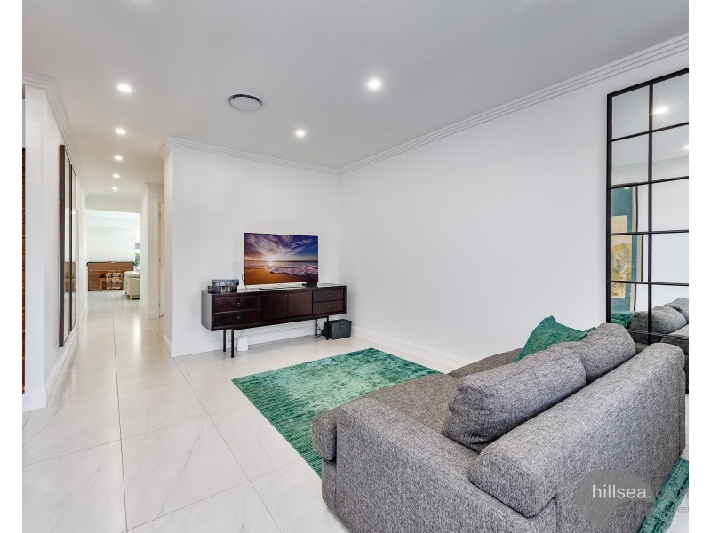 13 Plover Avenue, Paradise Point QLD 4216