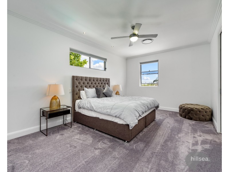 13 Plover Avenue, Paradise Point QLD 4216