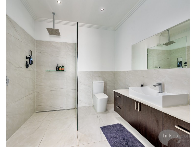 13 Plover Avenue, Paradise Point QLD 4216