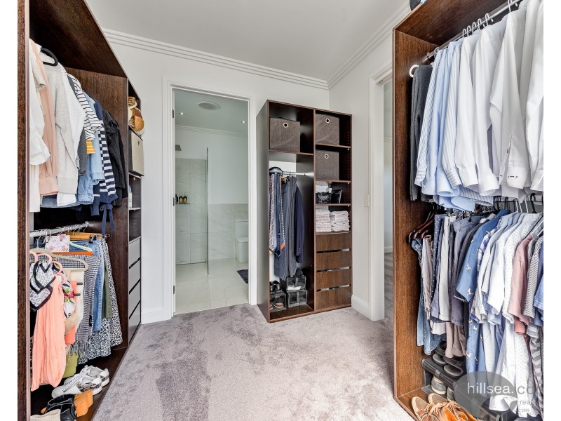 13 Plover Avenue, Paradise Point QLD 4216