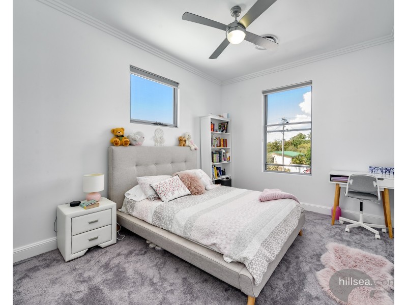 13 Plover Avenue, Paradise Point QLD 4216