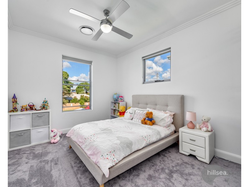 13 Plover Avenue, Paradise Point QLD 4216