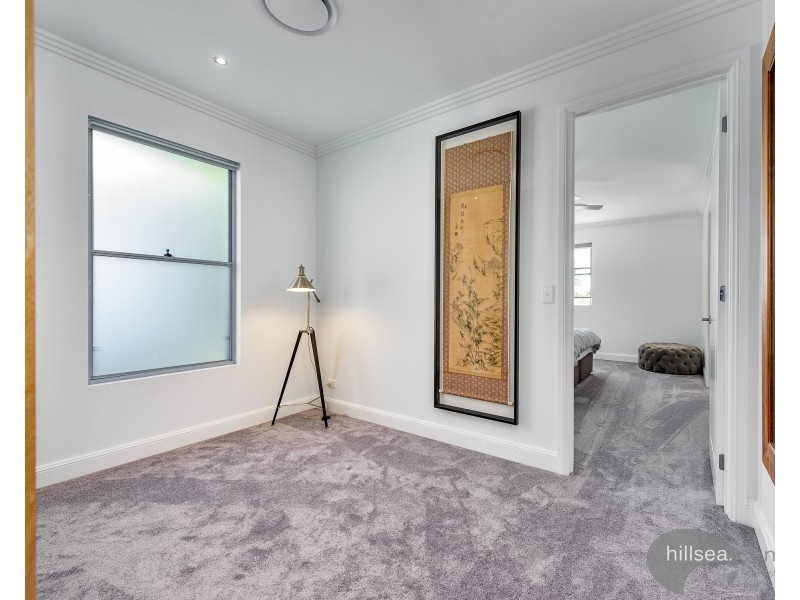 13 Plover Avenue, Paradise Point QLD 4216