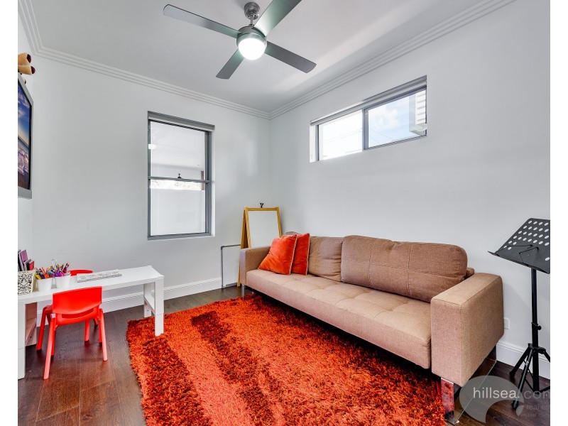 13 Plover Avenue, Paradise Point QLD 4216