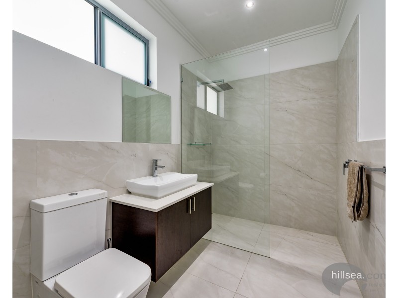 13 Plover Avenue, Paradise Point QLD 4216