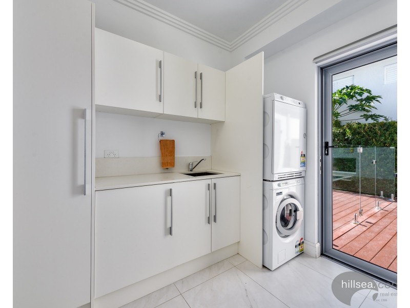 13 Plover Avenue, Paradise Point QLD 4216