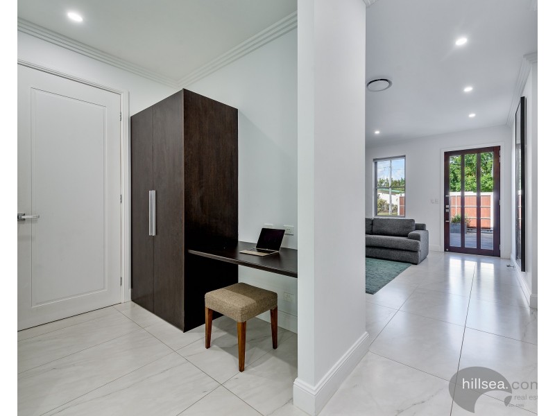 13 Plover Avenue, Paradise Point QLD 4216